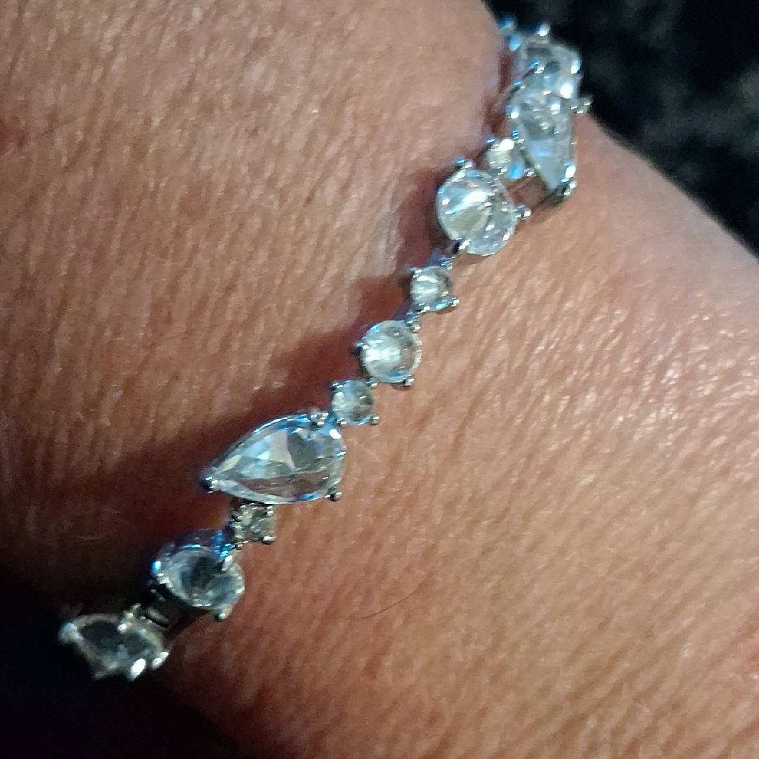 Dazzling Silver Bracelet With Clear Gems